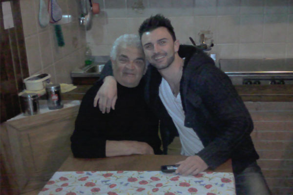 Alessandro-Piardi-col-nonno-di-81-anni-il-18-4-2012-Torrimpietra