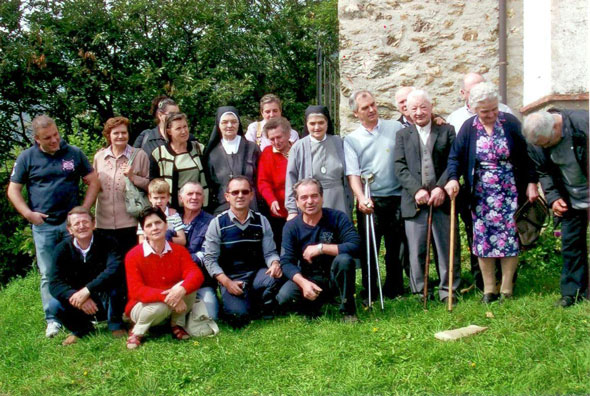 2013. I PIARDI ghedesi, figli di FAUSTINO (1907) e MARIA BRIGIDA Bernardelli, ...qualche anno più in qua rispetto a quella storica di fine anni '40 del Novecento. Così ci esprimemmo il 7 aprile 2014 nel dare, a nostra volta, risvolto pubblico alla foto dei Piardi “Pelés” apparsa in “f” – Notizie storiche – Vintage della città di Ghedi (Brescia).