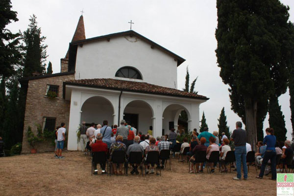 Chiesa di S. Rocco a PADERGNONE (Rodengo Saiano) in Franciacorta. La pala d'altare con San Rocco ed in alto a sinistra San Luigi in gloria tra glia angeli.La foto è di Angelo Gnocchi da Gussago