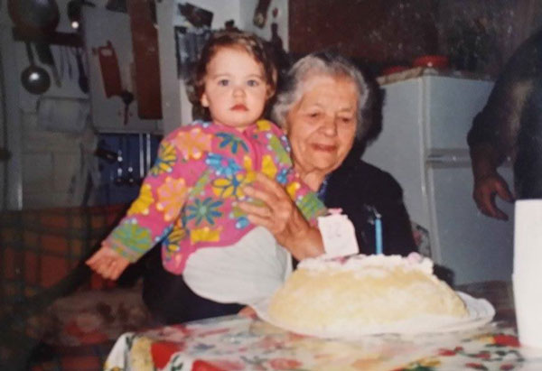 18 aprile 1998, Roma. 88° compleanno di Maria Leonilde Piardi con la nipotina Francesca Deleuse, nata il 17 aprile, di anni uno [figlia di Danilo e Veronica Zia (di Laura Piardi)]