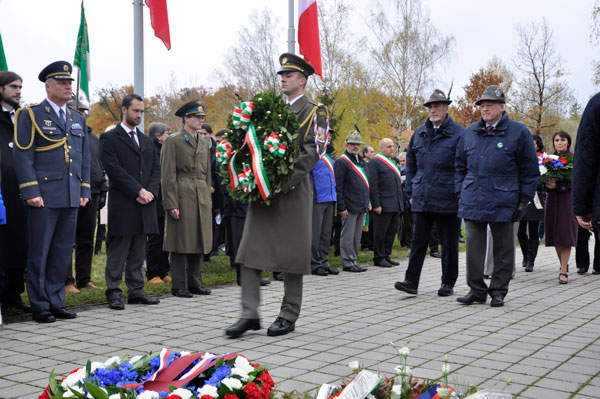 Milovice, cerimonia al monumento ai soldati italiani nel cimitero militare. Nov. 2015