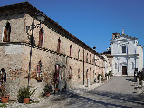 San Martino Gusnago, casa di Piazza e chiesa. (M. Telò)