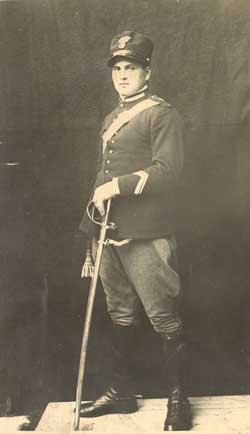 Teodoro Piardi (1905), a Telve l'anno 1925.