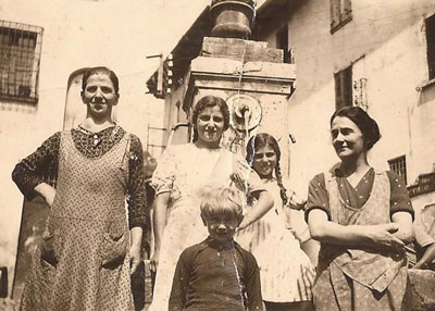 Gruppo con la nonna Caterina Milesi...