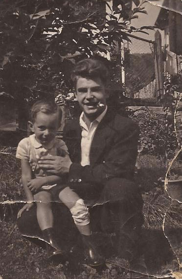 “Papà Ivan da giovane”, con bambino 
