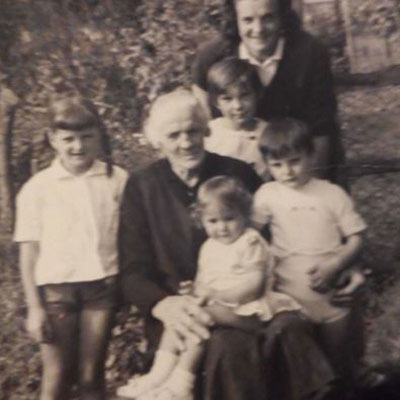 Valì,figlieEttore Prozia Giacom. Bald. e mamma Maria Balduch. a dx Sergio Bald. fig. Maria Piardi d Costa. 1964.Muratello